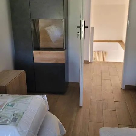 20a, Dom 11 Miejsc 빌라 *