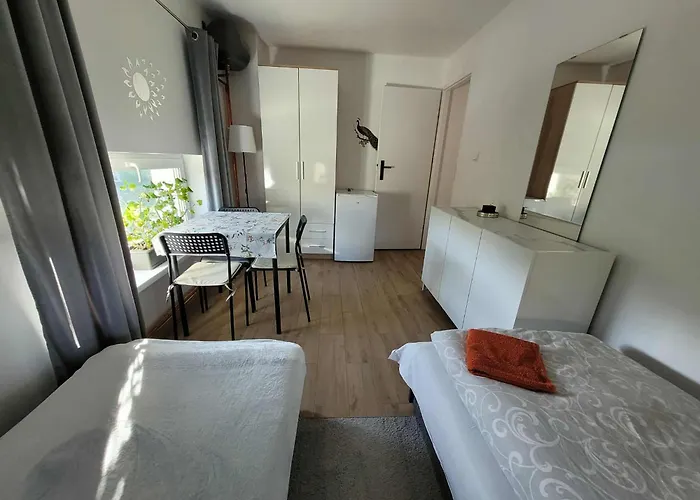 Villa 20a, Dom 11 Miejsc